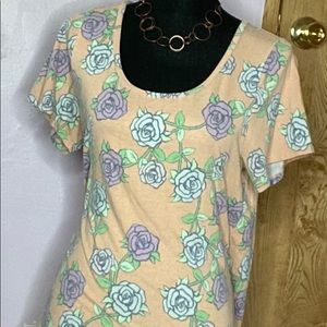 Large Lularoe classic T